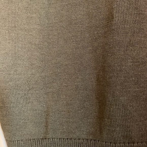 Banana Republic Factory Sweater - Picture 4 of 9